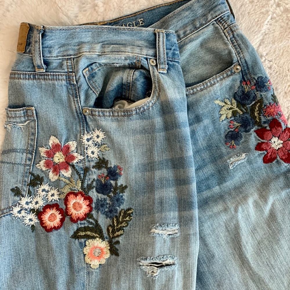 American Eagle 6XL Embroidered Mom Jeans